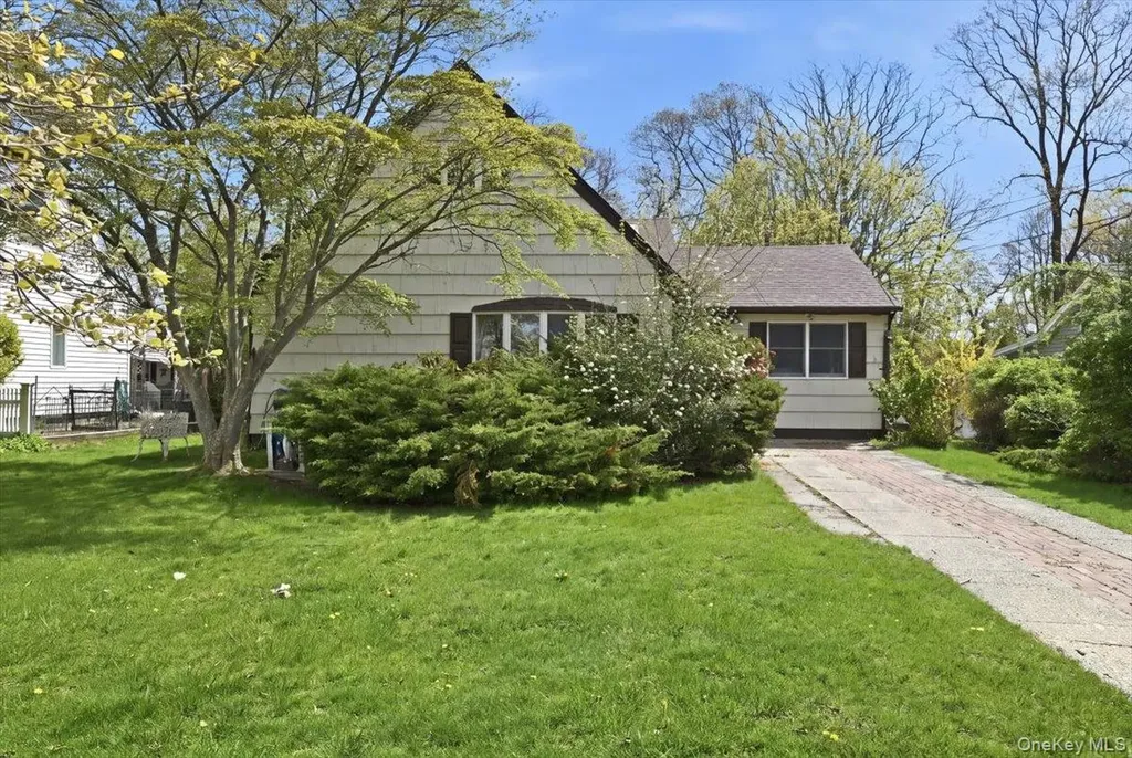 49 Forrest Place Amityville NY 11701