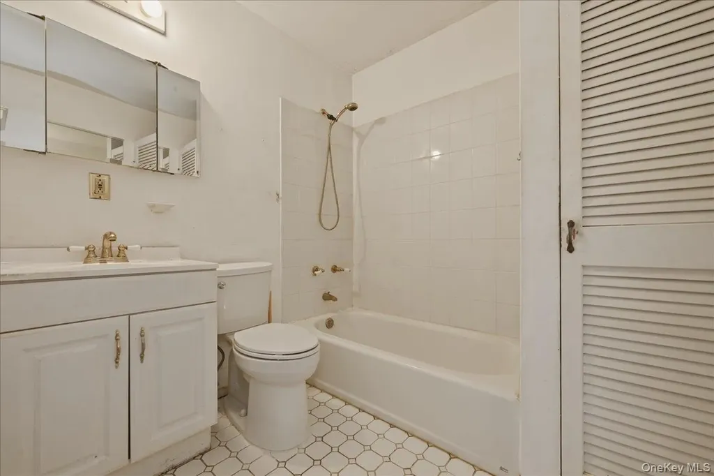 49 Forrest Place Amityville NY 11701