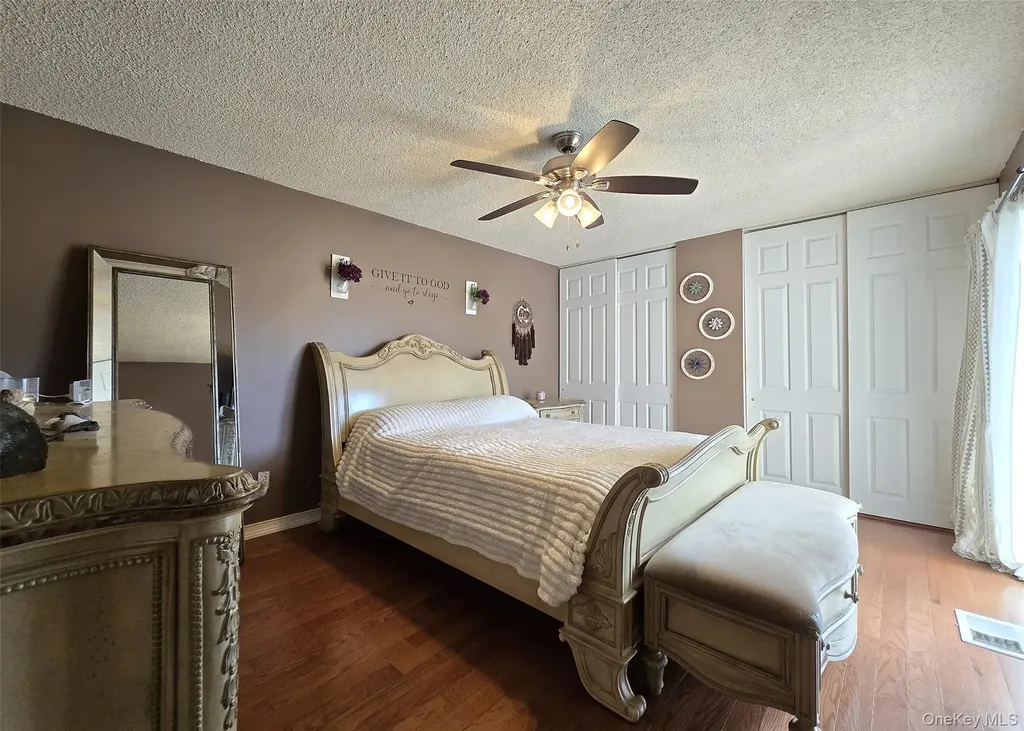 232 Springmeadow Drive Holbrook NY 11741