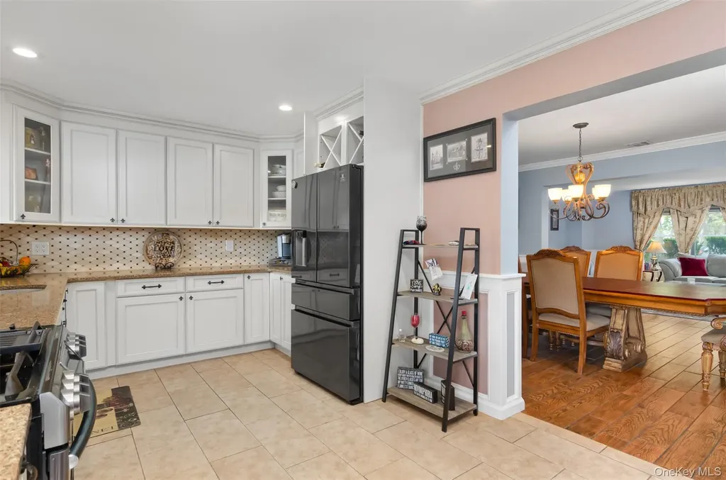 18 Calicotree Lane Coram NY 11727