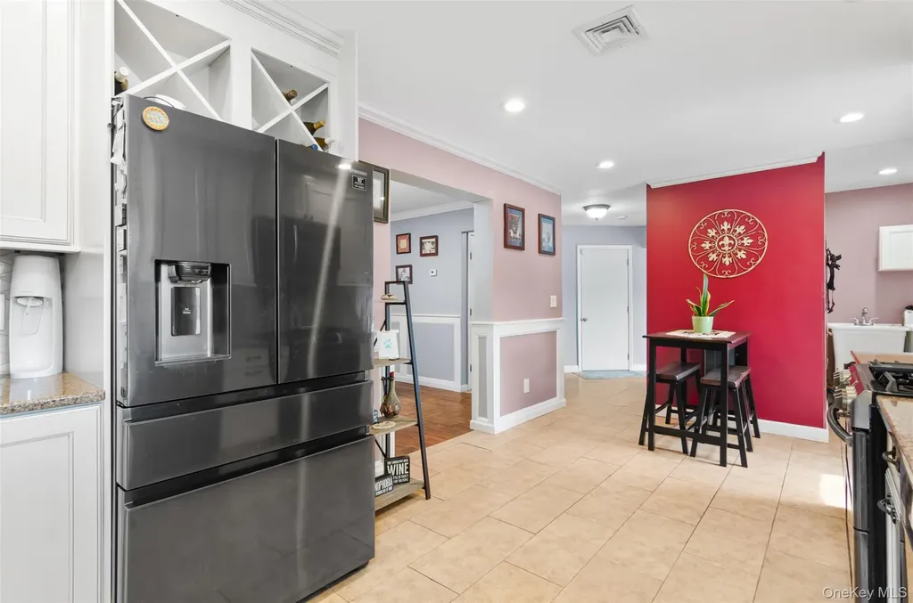 18 Calicotree Lane Coram NY 11727