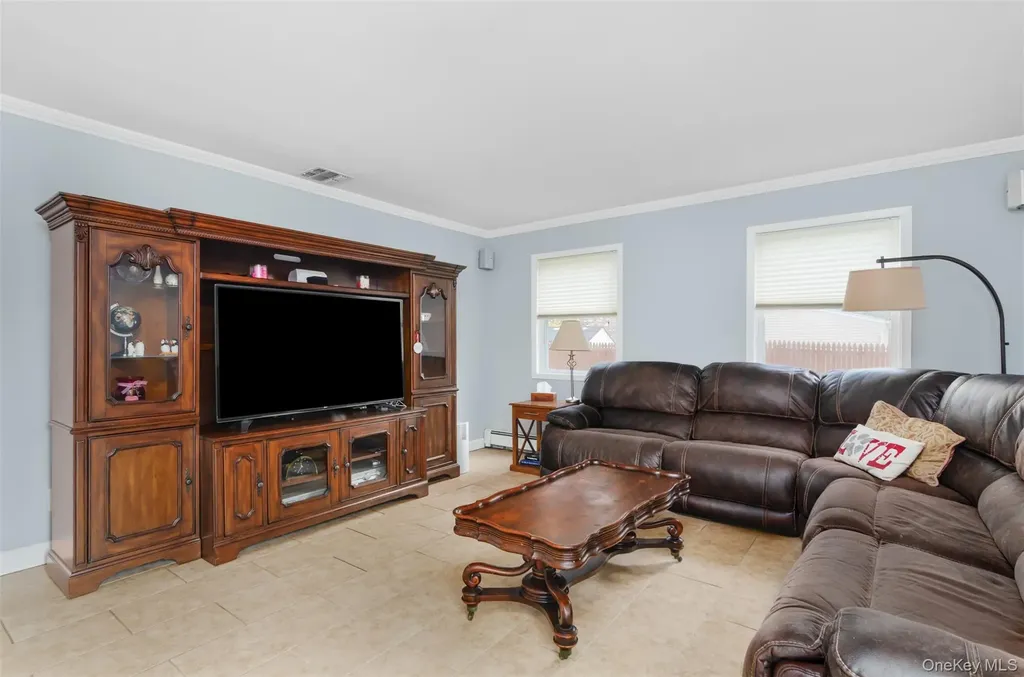 18 Calicotree Lane Coram NY 11727