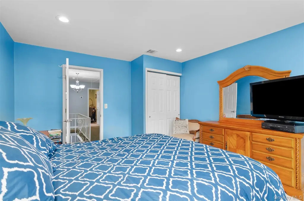 18 Calicotree Lane Coram NY 11727