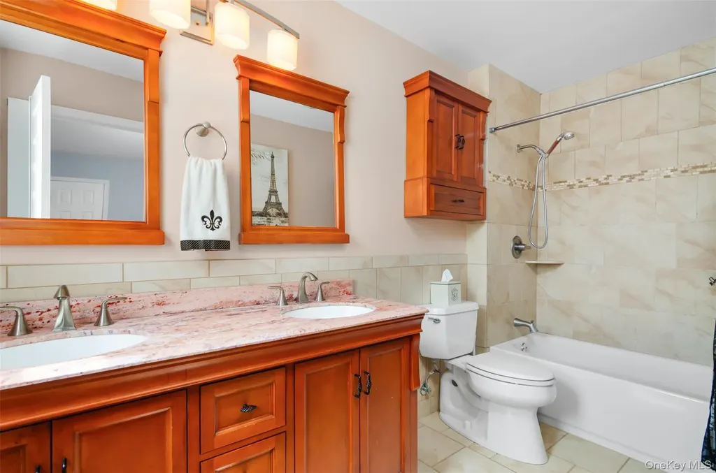 18 Calicotree Lane Coram NY 11727