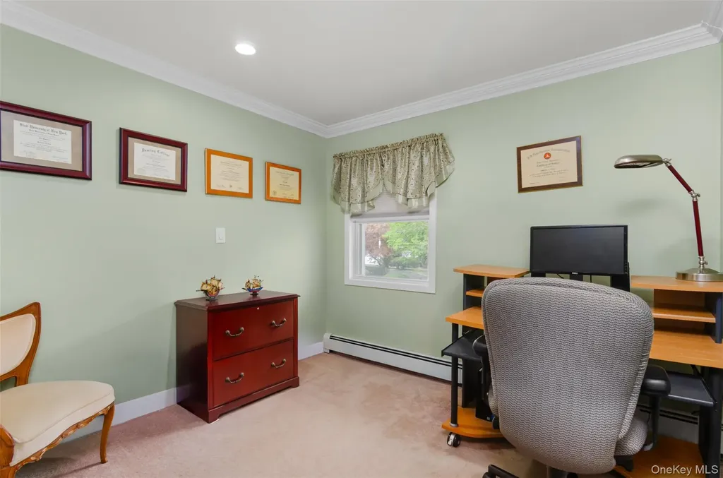 18 Calicotree Lane Coram NY 11727