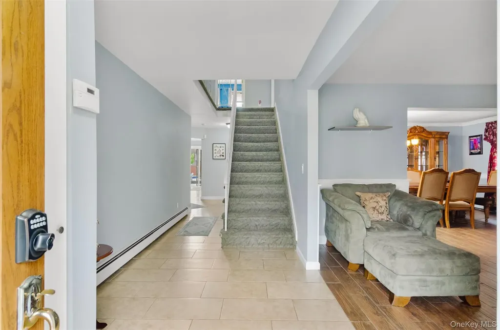 18 Calicotree Lane Coram NY 11727
