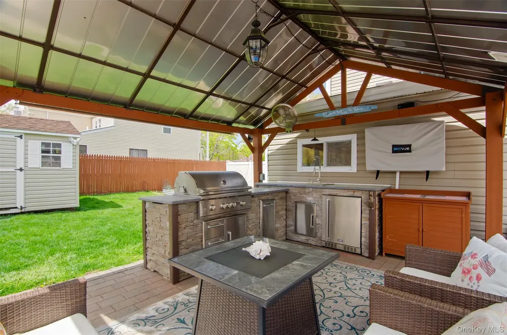18 Calicotree Lane Coram NY 11727