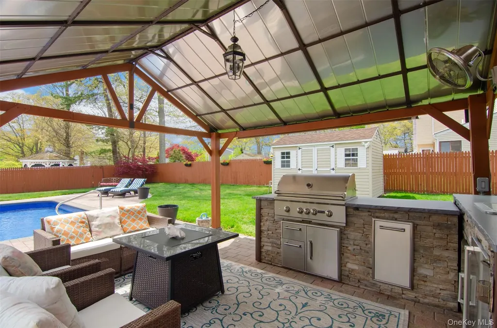 18 Calicotree Lane Coram NY 11727