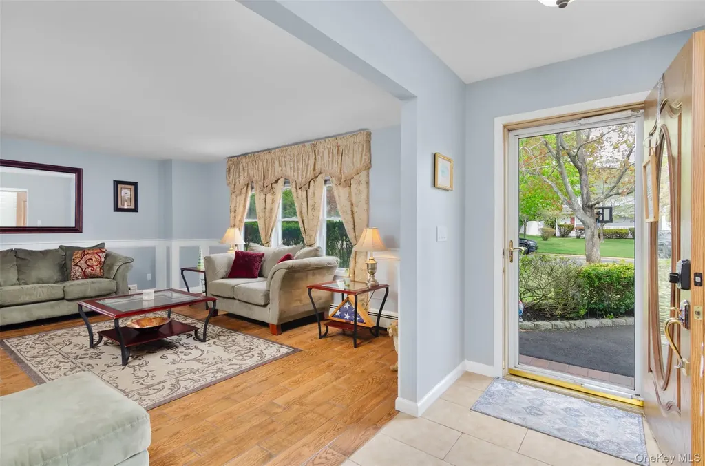 18 Calicotree Lane Coram NY 11727