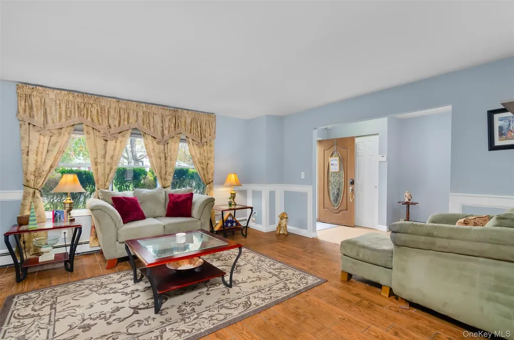 18 Calicotree Lane Coram NY 11727