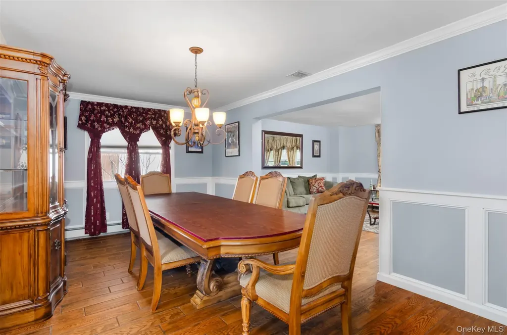 18 Calicotree Lane Coram NY 11727