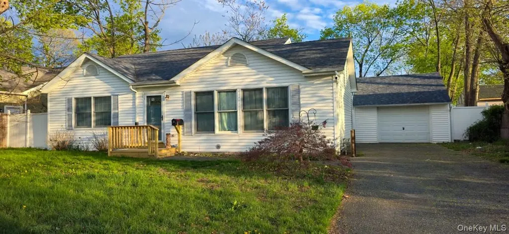 46 E Maple Street Central Islip NY 11722