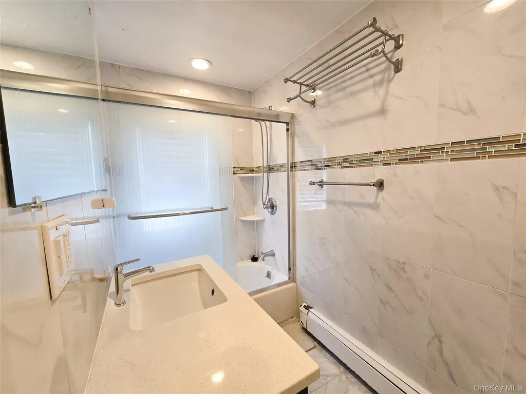 29 Tenafly Drive New Hyde Park NY 11040