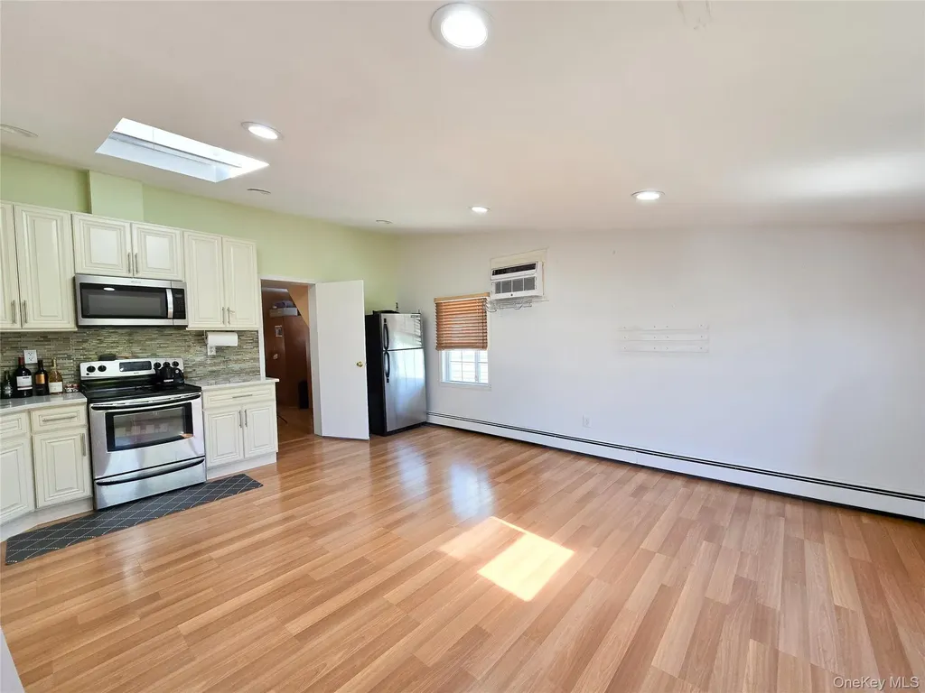 29 Tenafly Drive New Hyde Park NY 11040