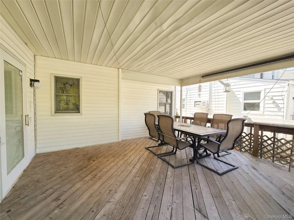 29 Tenafly Drive New Hyde Park NY 11040