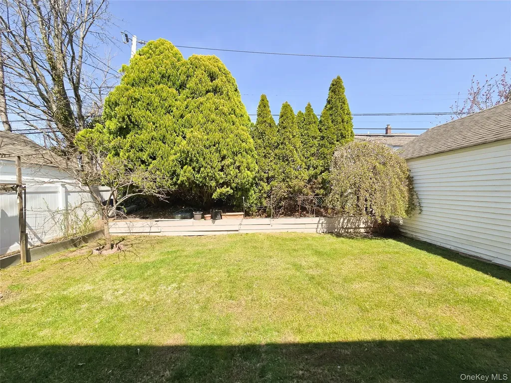 29 Tenafly Drive New Hyde Park NY 11040