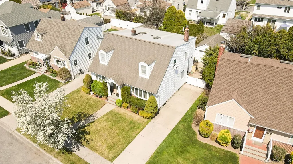 29 Tenafly Drive New Hyde Park NY 11040
