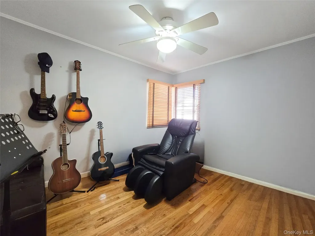 29 Tenafly Drive New Hyde Park NY 11040