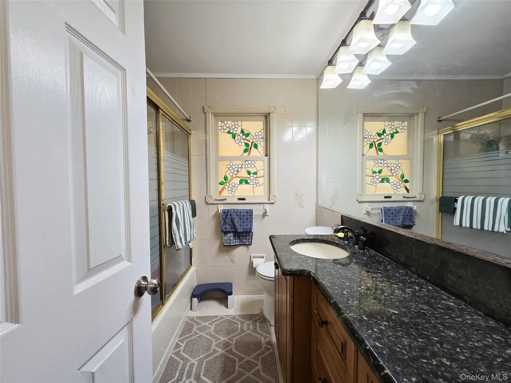 29 Tenafly Drive New Hyde Park NY 11040
