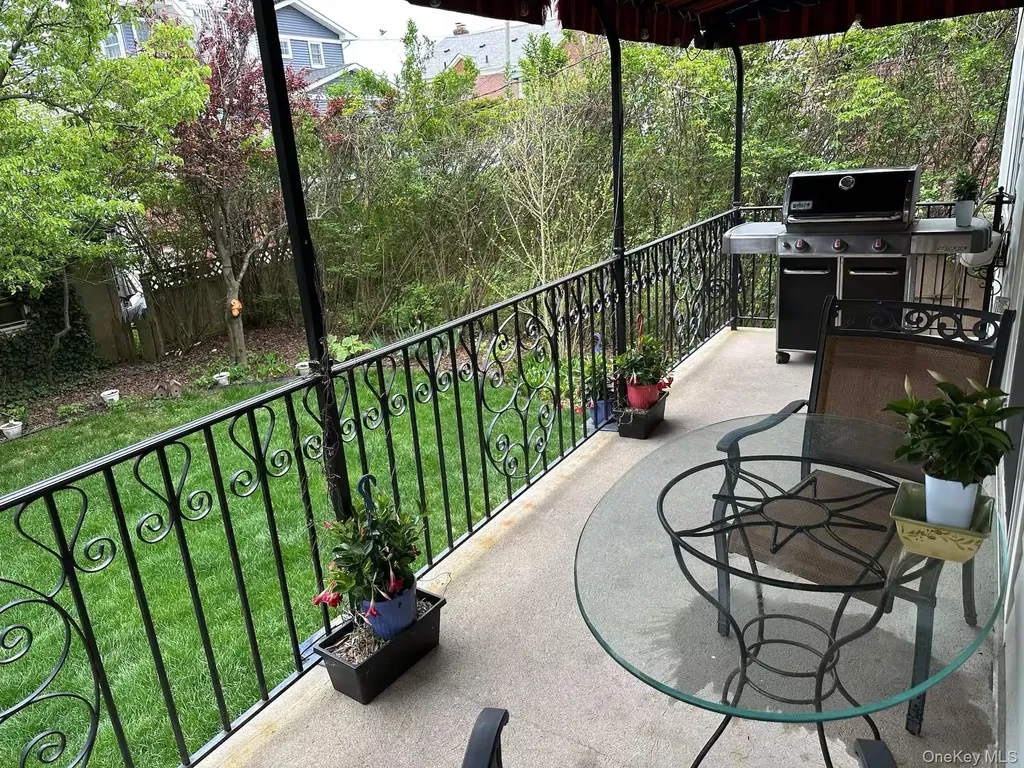 322 E Beech Long Beach NY 11561