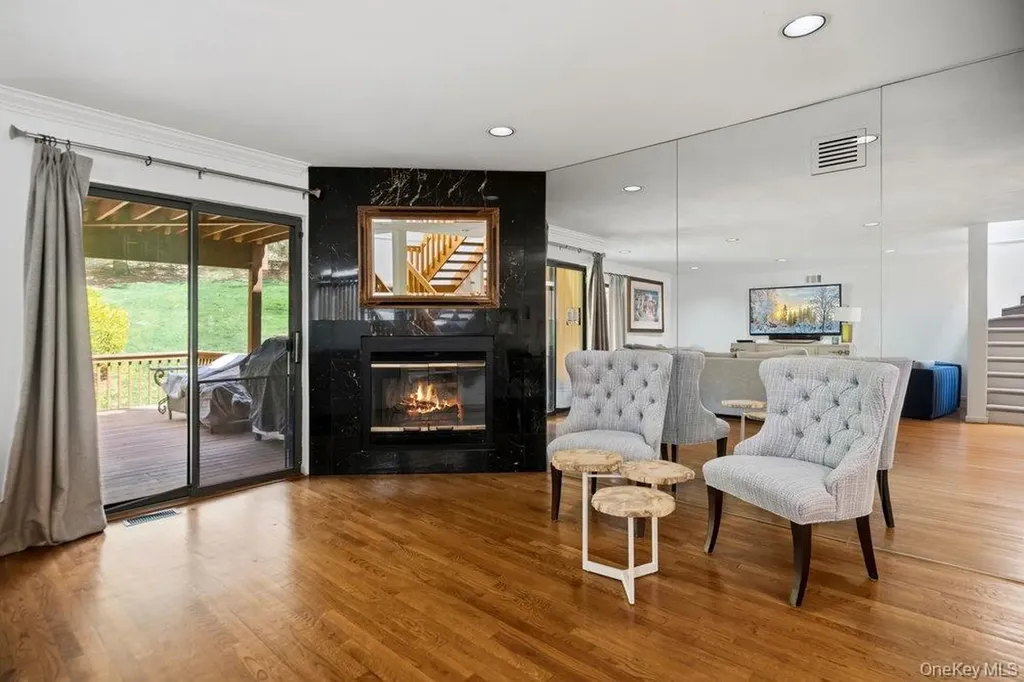 144 The Crescent Roslyn Heights NY 11577
