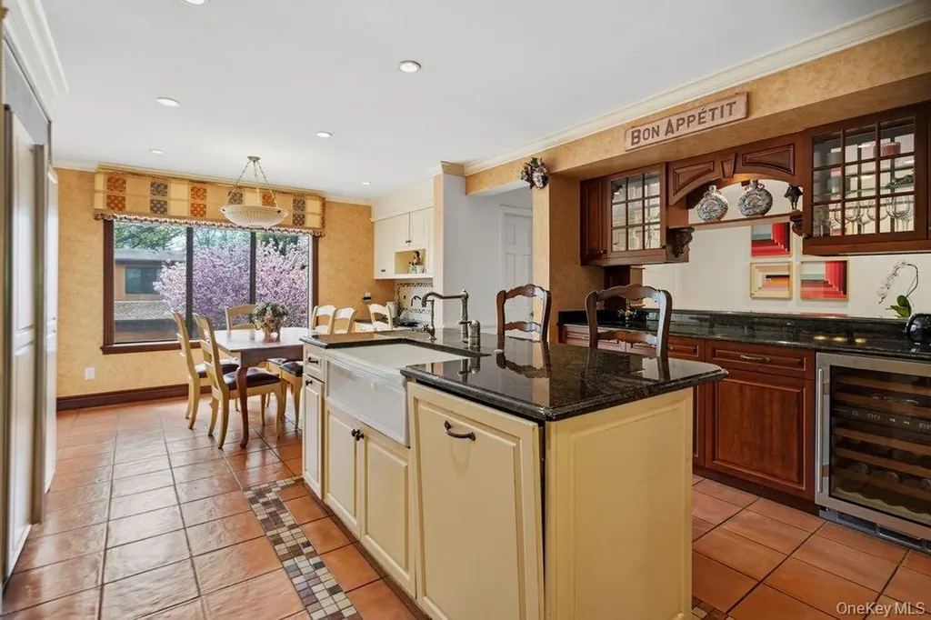 144 The Crescent Roslyn Heights NY 11577