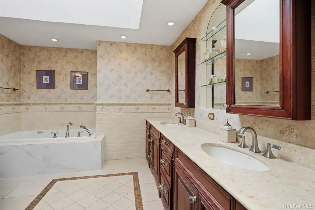 144 The Crescent Roslyn Heights NY 11577