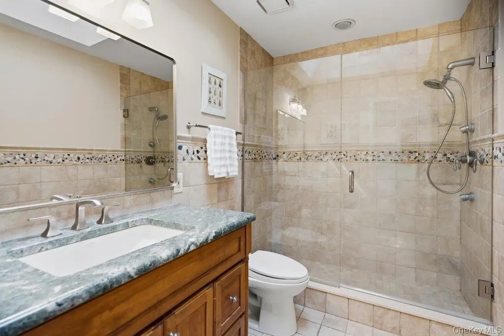 144 The Crescent Roslyn Heights NY 11577