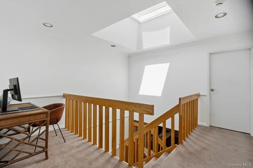 144 The Crescent Roslyn Heights NY 11577