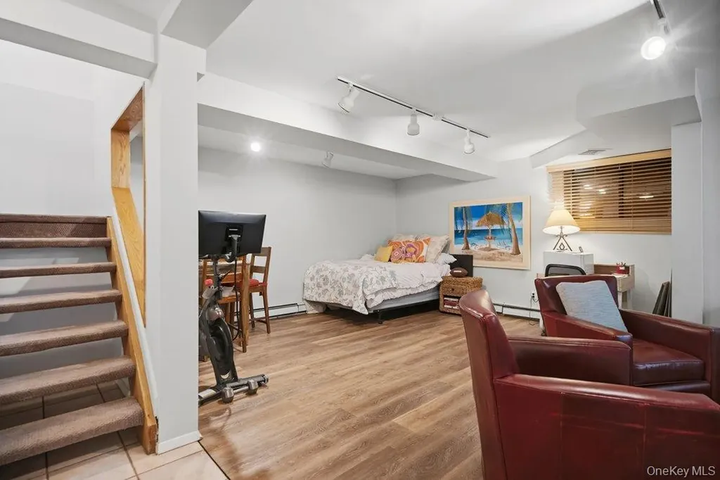 144 The Crescent Roslyn Heights NY 11577