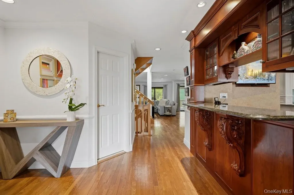 144 The Crescent Roslyn Heights NY 11577
