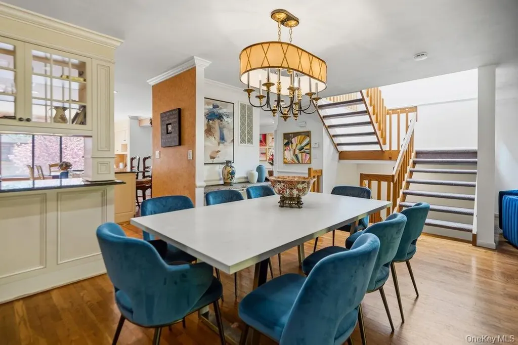 144 The Crescent Roslyn Heights NY 11577