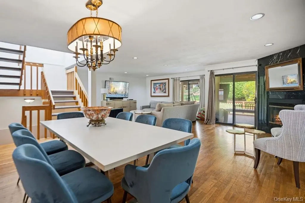 144 The Crescent Roslyn Heights NY 11577