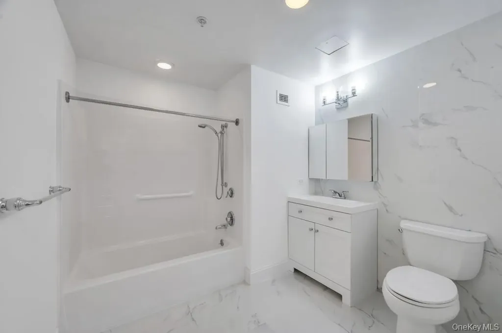 300 E Overlook Port Washington NY 11050