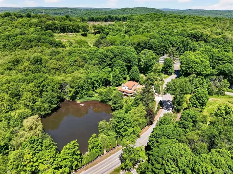 433 Barrett Hill Road Mahopac NY 10541