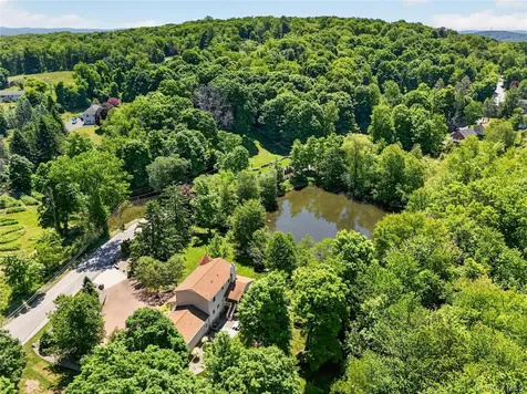 433 Barrett Hill Road Mahopac NY 10541