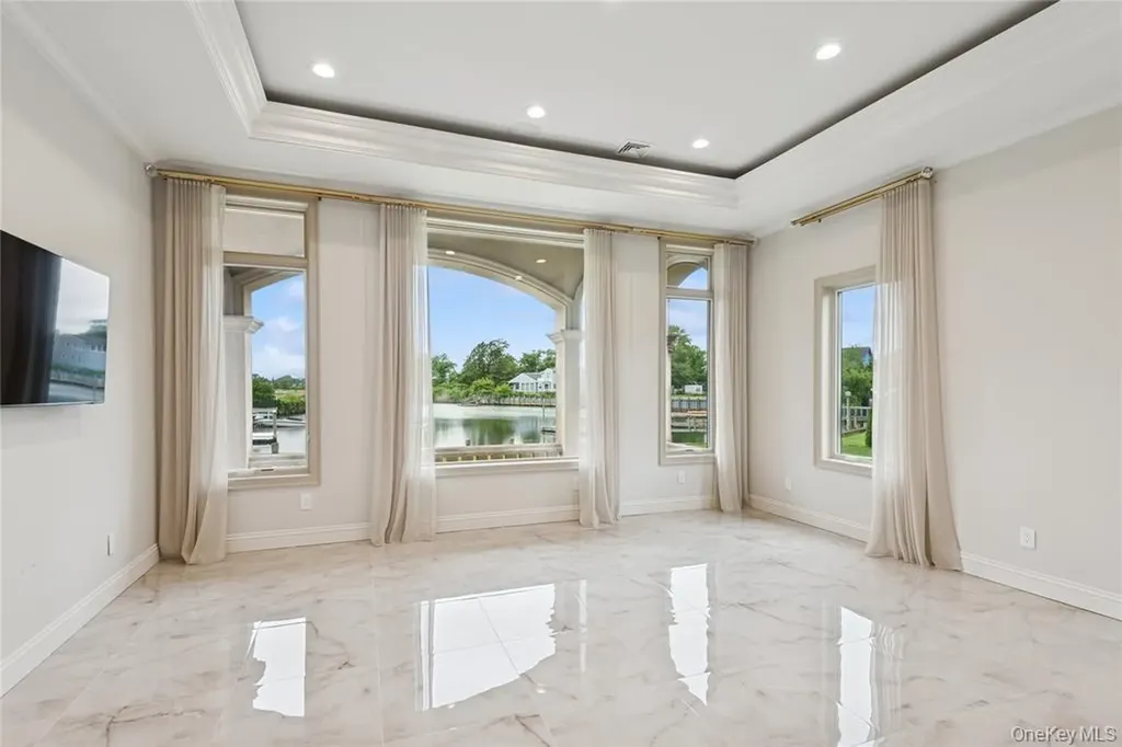 1190 Harbor Road Hewlett Harbor NY 11557
