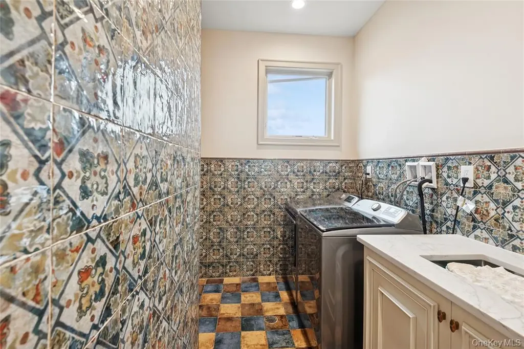 1190 Harbor Road Hewlett Harbor NY 11557