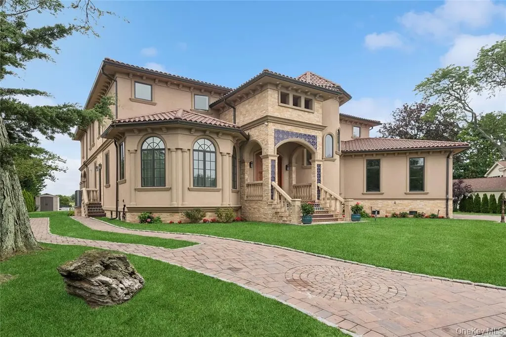 1190 Harbor Road Hewlett Harbor NY 11557