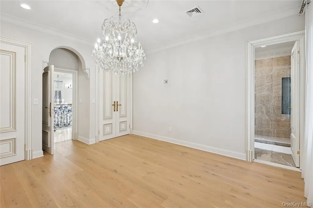 1190 Harbor Road Hewlett Harbor NY 11557
