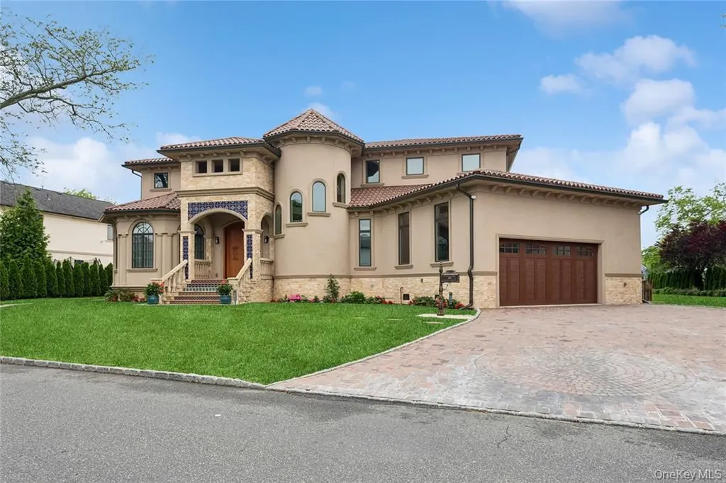 1190 Harbor Road Hewlett Harbor NY 11557