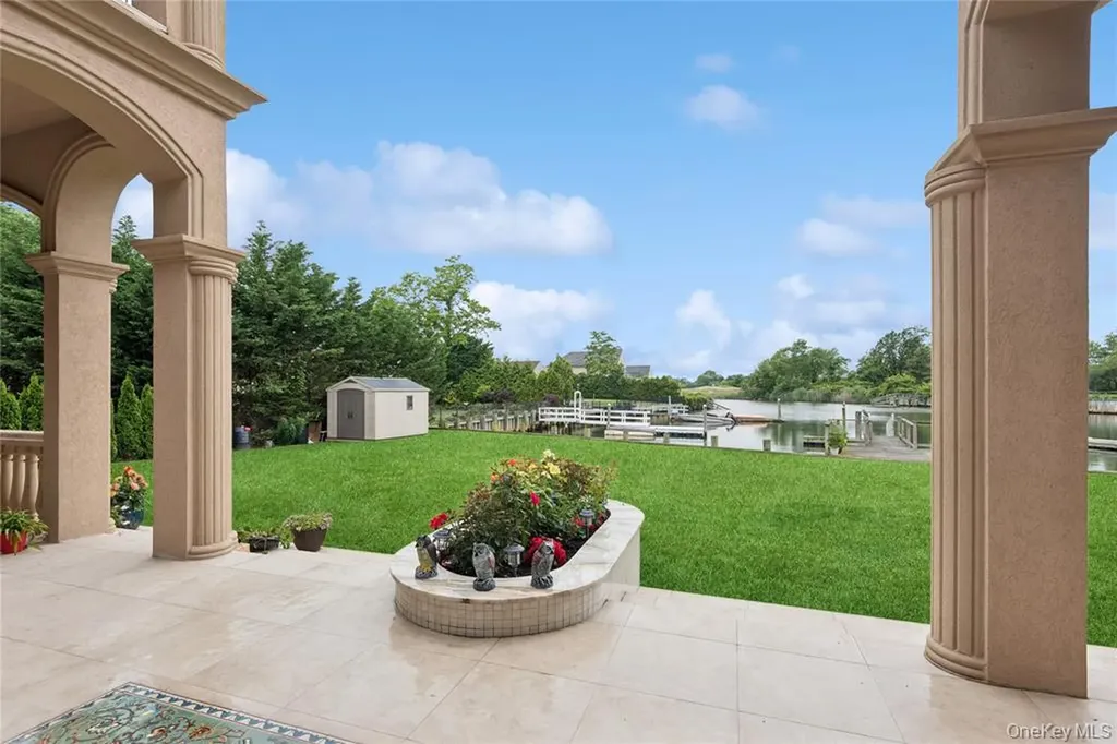 1190 Harbor Road Hewlett Harbor NY 11557