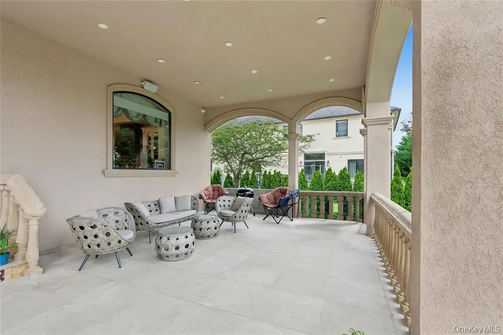 1190 Harbor Road Hewlett Harbor NY 11557