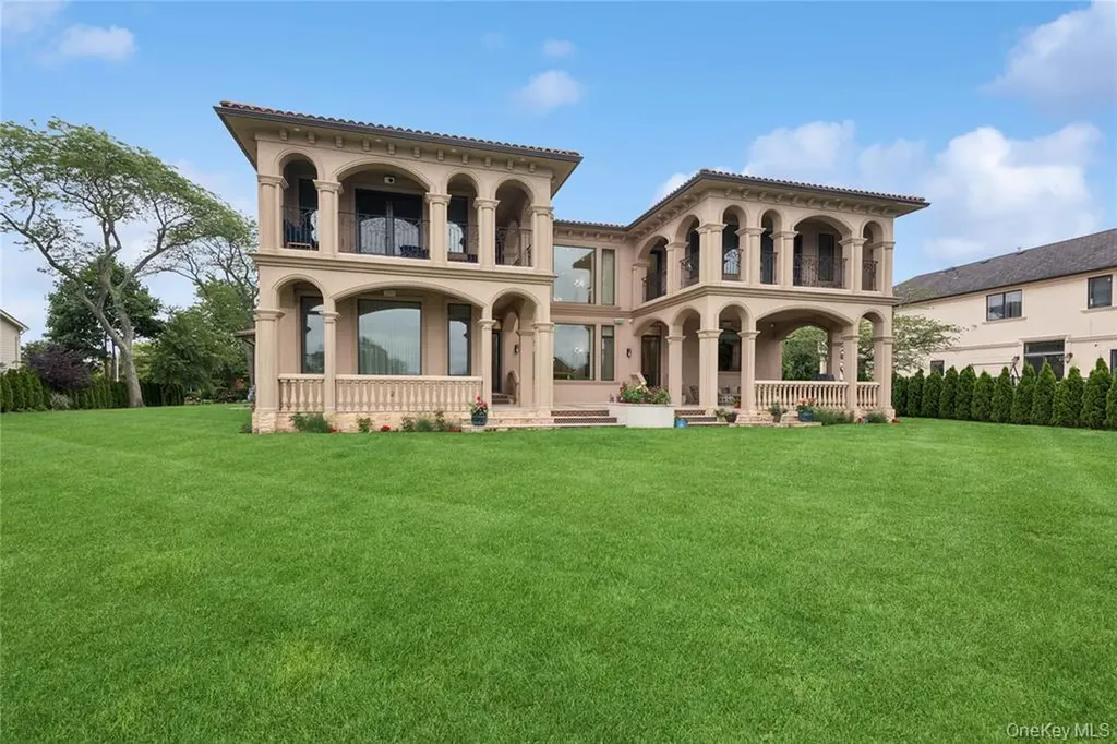 1190 Harbor Road Hewlett Harbor NY 11557