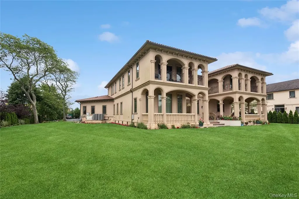 1190 Harbor Road Hewlett Harbor NY 11557