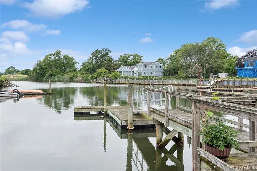 1190 Harbor Road Hewlett Harbor NY 11557