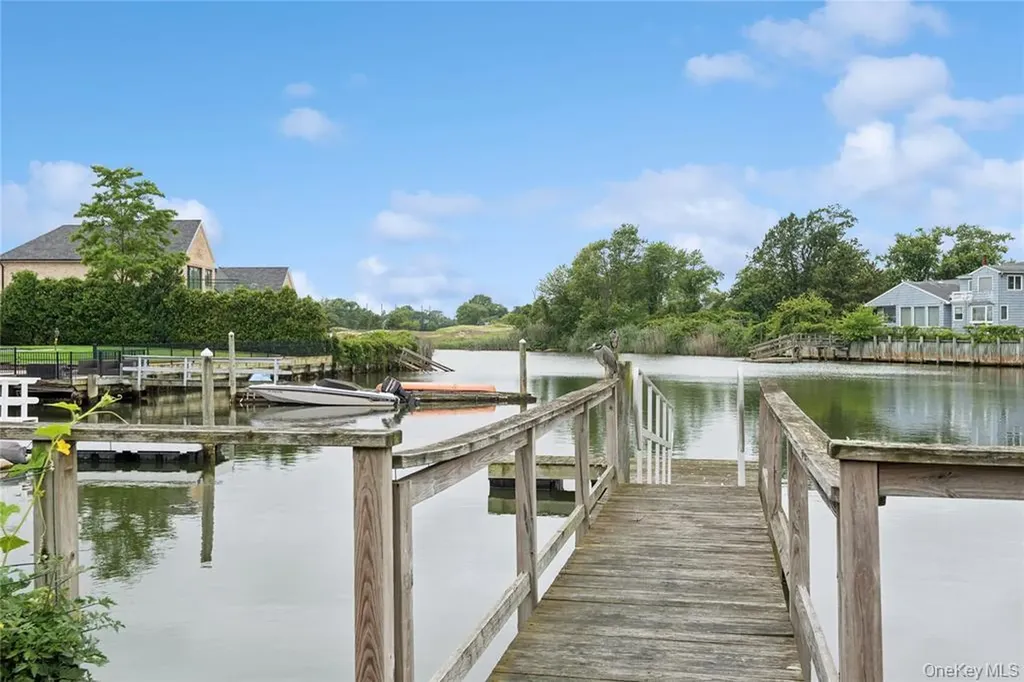 1190 Harbor Road Hewlett Harbor NY 11557