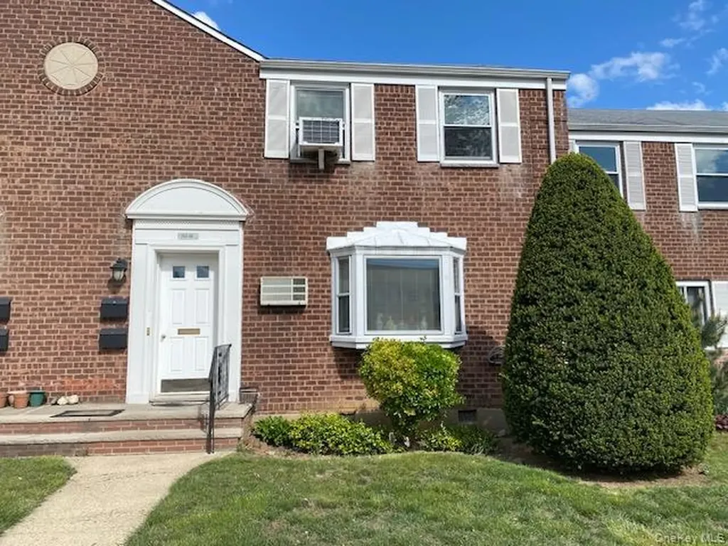 263-06 73rd Avenue Glen Oaks NY 11004