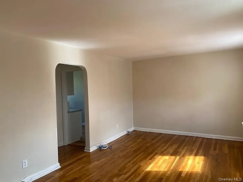 263-06 73rd Avenue Glen Oaks NY 11004