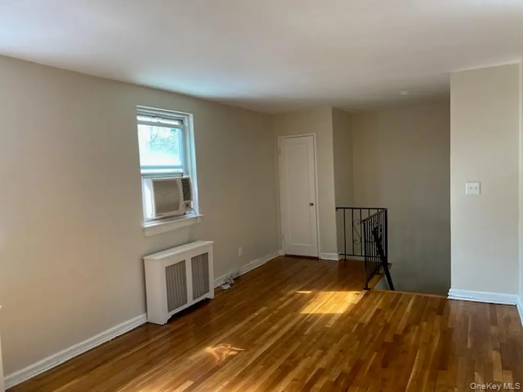 263-06 73rd Avenue Glen Oaks NY 11004